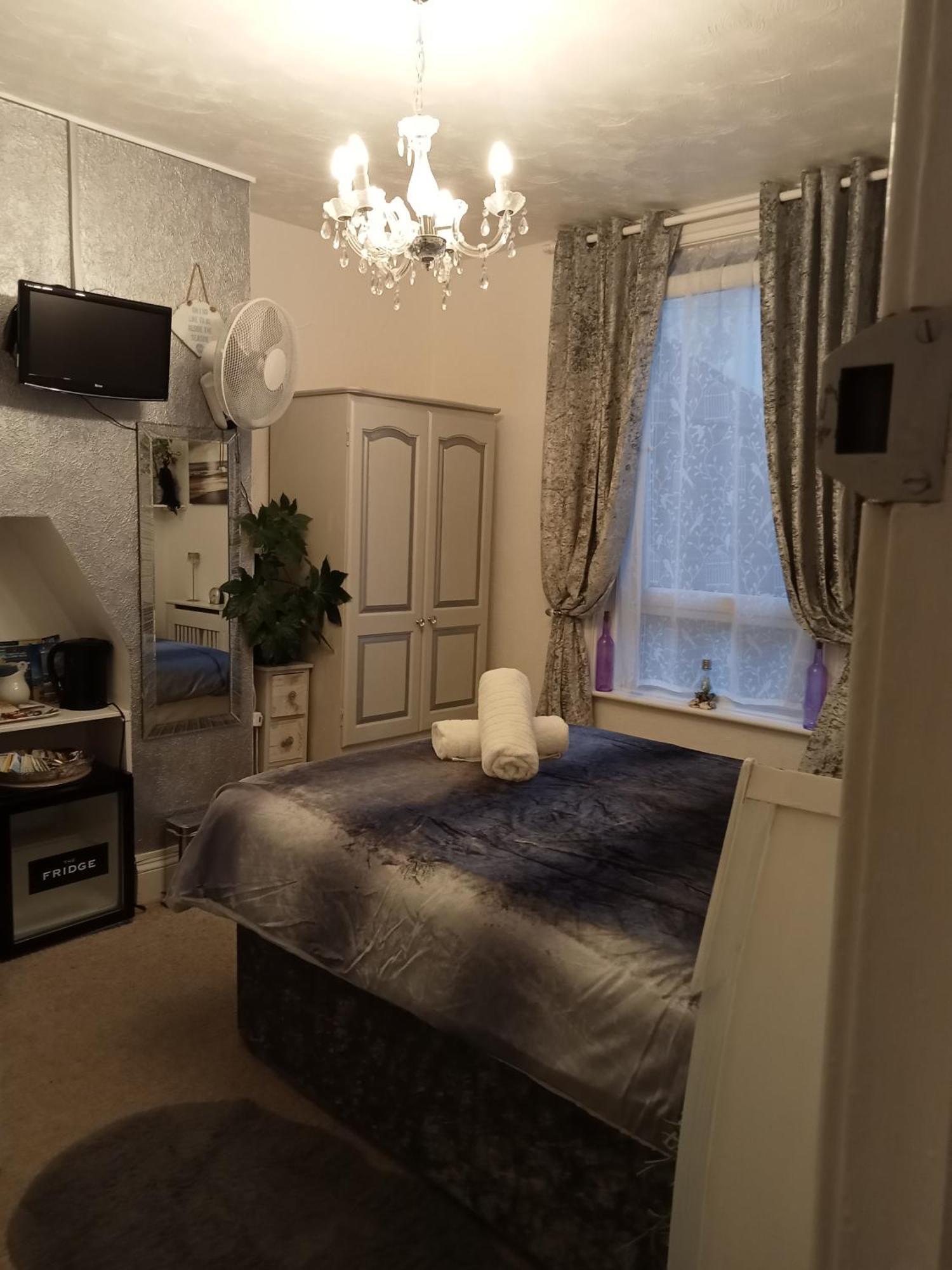Marjune Guest House Weymouth Bagian luar foto