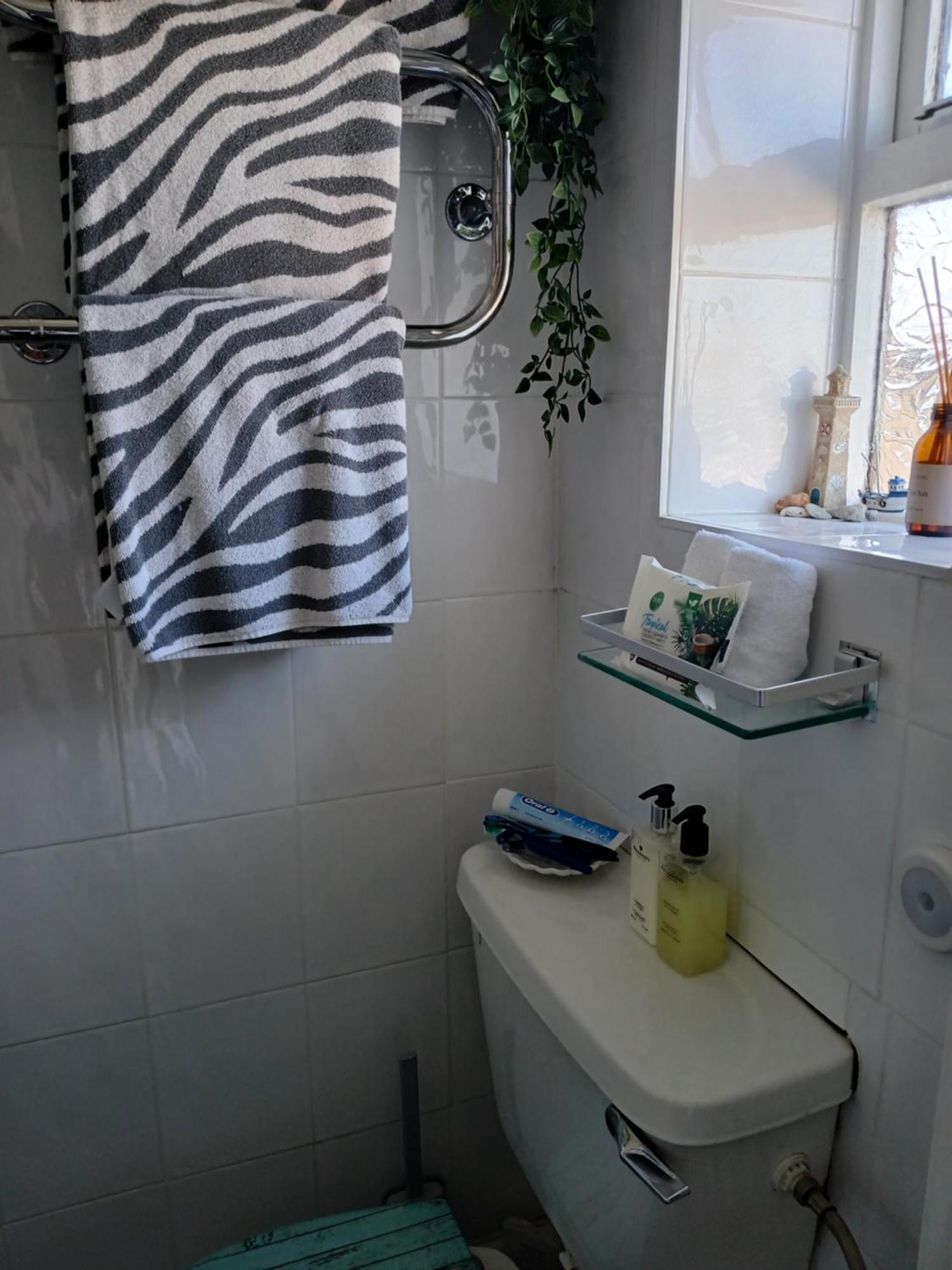 Marjune Guest House Weymouth Bagian luar foto